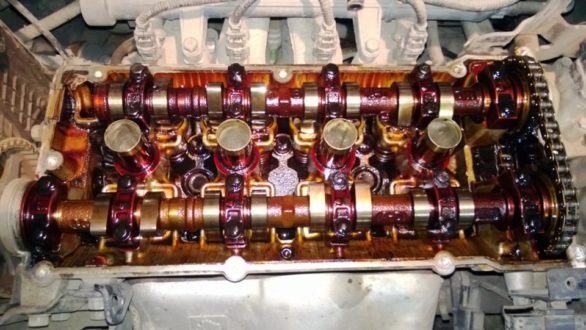 Замена маслосъемных колпачков: основные признаки износа, процедура замены