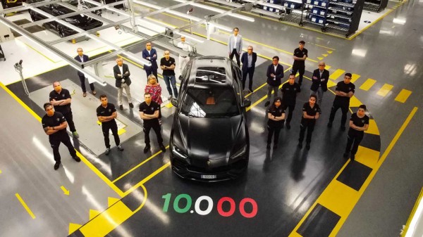 Lamborghini выпустили 10-тысячный кроссовер Urus