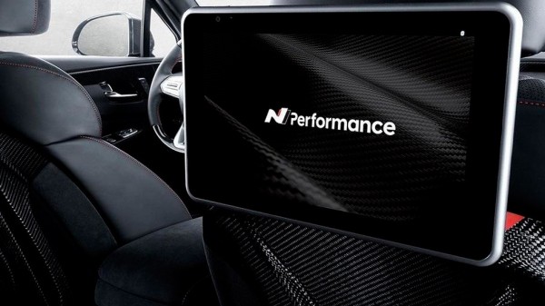 Дебютировала заводская спортверсия кроссовера Hyundai Santa Fe