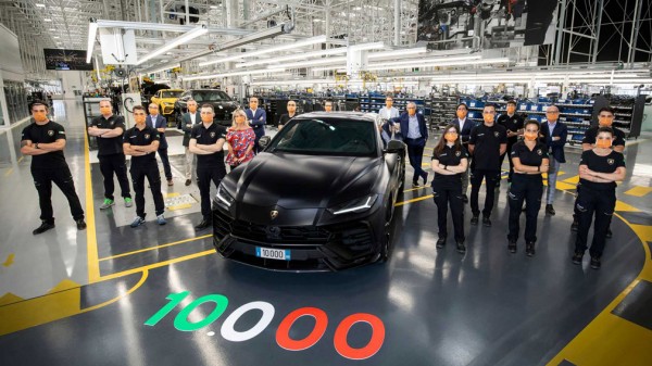Lamborghini выпустили 10-тысячный кроссовер Urus
