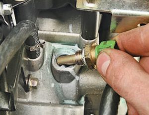 Двигатель дергается на холостом ходу: основные причины