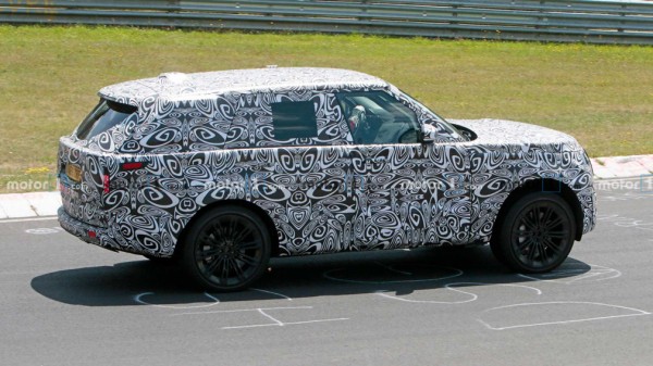 Следующее поколение Range Rover начали тестировать на Нюрбургринге