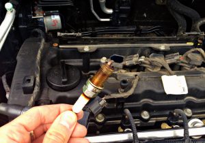Как правильно менять свечи зажигания: на холодном или на горячем моторе
