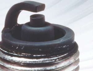 Как правильно менять свечи зажигания: на холодном или на горячем моторе