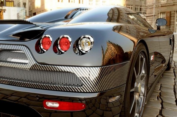 Карбоновая пленка для автомобиля &mdash; как наклеить