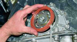 Коренные сальники ДВС: назначение, неисправности, замена