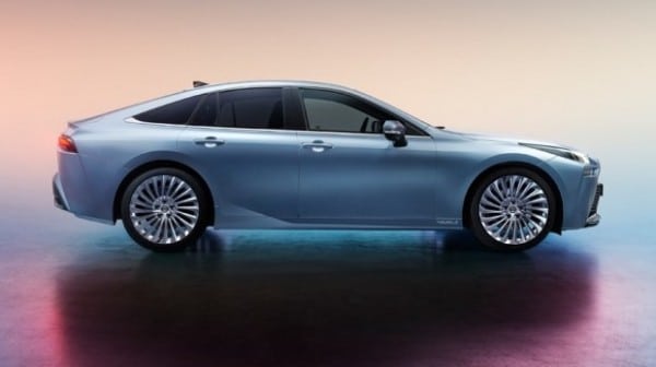 Новая Toyota Mirai дебютирует осенью