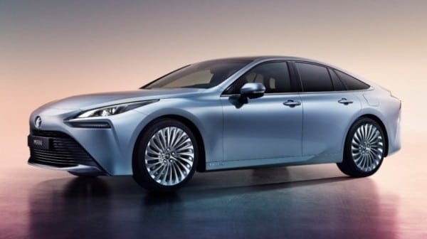 Новая Toyota Mirai дебютирует осенью
