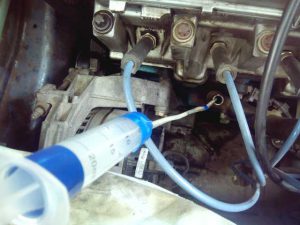 Откачка масла из двигателя: как откачать лишнее моторное масло