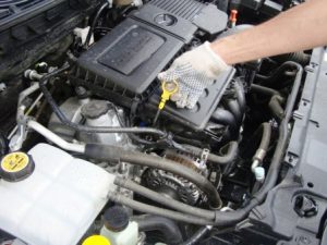 Откачка масла из двигателя: как откачать лишнее моторное масло