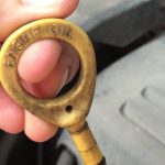 Откачка масла из двигателя: как откачать лишнее моторное масло