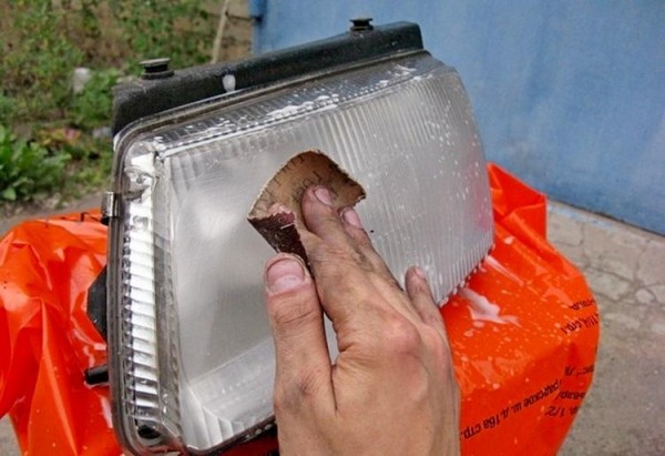 Почему потеет фара и что с этим делать