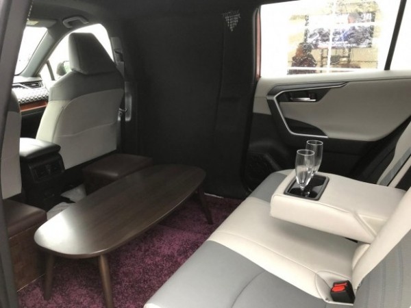 Поиздевались над RAV4