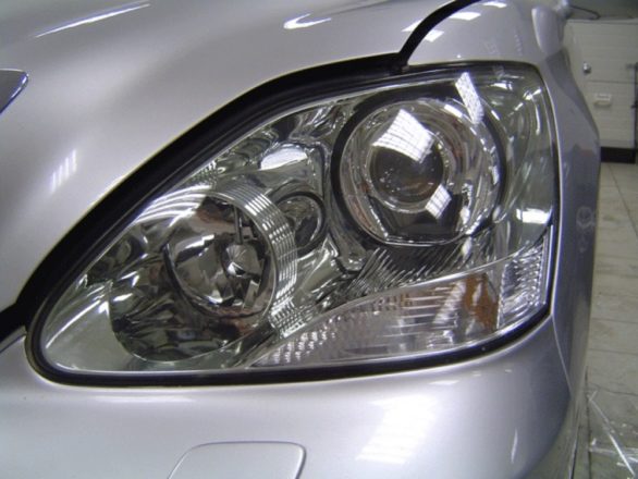 Полировка фар автомобиля зубной пастой &ndash; стоит или нет?