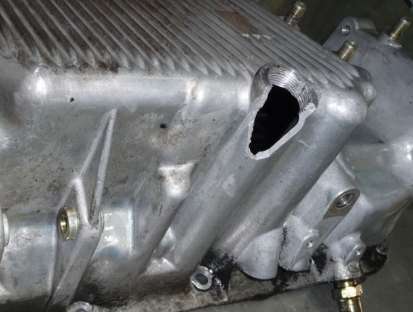 Пробит поддон картера двигателя: что делать водителю