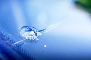 Скол на лобовом стекле автомобиля &mdash; что делать