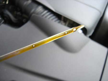 Уровень масла в двигателе повышен: почему так происходит