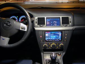 Во время запуска двигателя отключается магнитола: почему так происходит