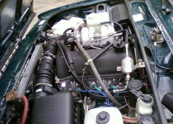 Запах бензина при запуске двигателя: основные причины