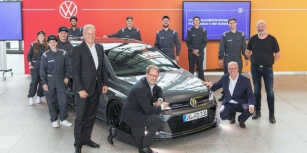 Показали концепт Volkswagen Golf GTE HyRACER