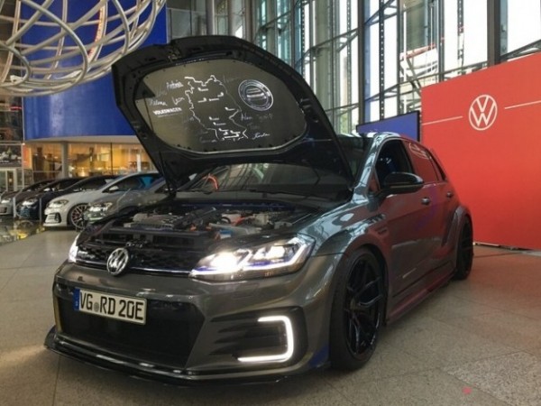 Показали концепт Volkswagen Golf GTE HyRACER