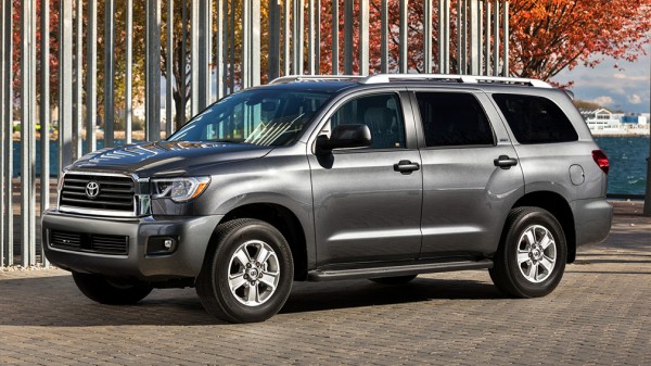 В Сети появились изображения новой Toyota Sequoia