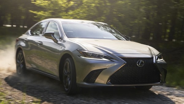 Седан Lexus ES 250 впервые получил полный привод