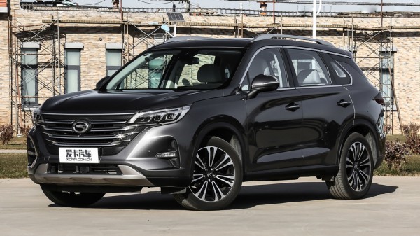 В России появился новый кроссовер GAC GS5