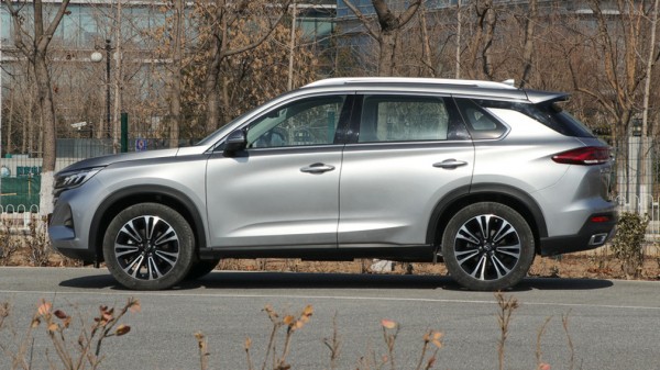 Появились данные о комплектациях нового GAC GS5 для России