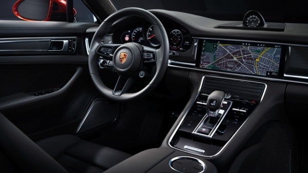 Porsche представил обновленный Panamera