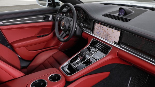 Porsche представил обновленный Panamera