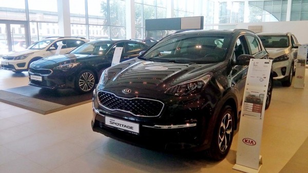 Продажи легковых автомобилей в РФ выросли в июле на 6,8%