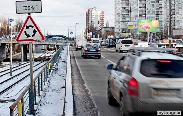 Дорожный знак 4.3 &laquo;Круговое движение&raquo; &mdash; назначение и новые правила проезда