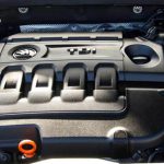 Двигатель троит на холостом ходу: основные причины