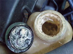 Моторное масло в антифризе: почему возникает неисправность