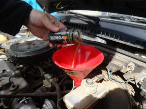 Присадки для двигателя: стоит ли их заливать в мотор