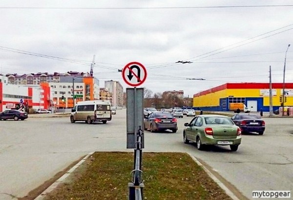 Разворот на перекрестке  &mdash; как действовать согласно правил дорожного движения