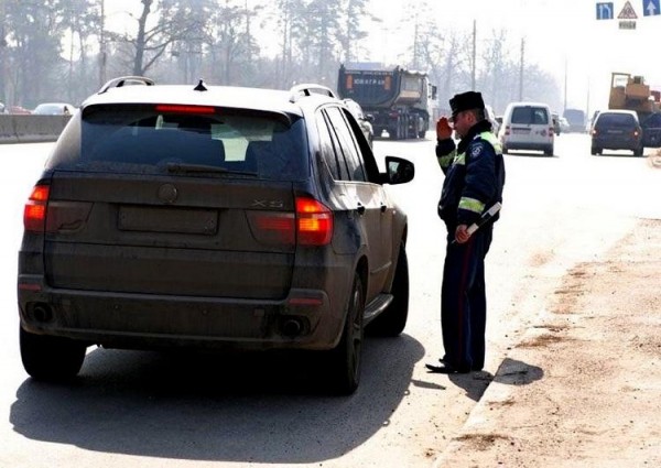 Штраф за езду без автомобильных номеров