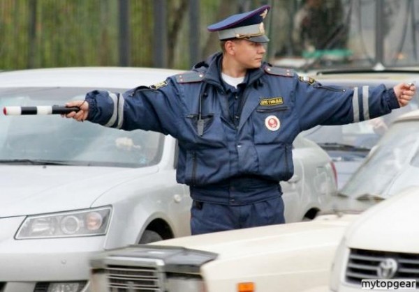 Сигналы регулировщика:  как легко их запомнить