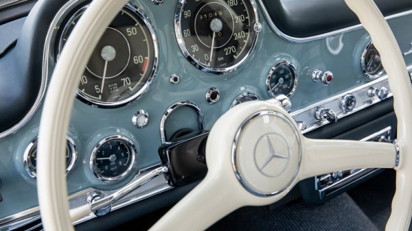 Эксклюзивный Mercedes-Benz 300SL Gullwing продают за 57 млн рублей