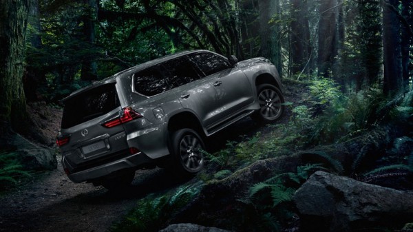 Внедорожник Lexus LX получил две спецверсии в РФ