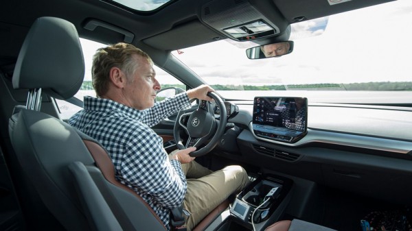 Первый электрический кроссовер Volkswagen рассекретили под видом прототипа