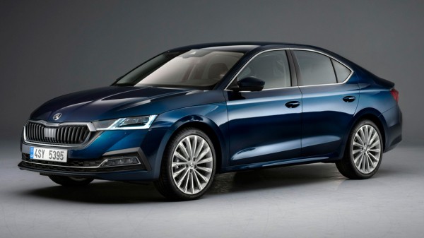 Названа стоимость новой модели Skoda Octavia для России