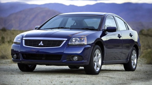 Появились изображения нового седана Mitsubishi Galant