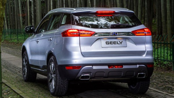 Более дешёвые версии Geely Atlas получили мультимедиа с сервисами &laquo;Яндекс&raquo;