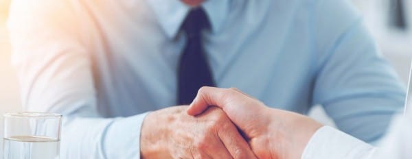 Банки начали навязывать клиентам страхование от хищения средств с карт