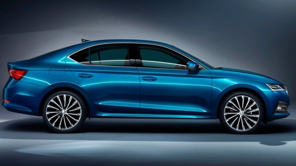 Названа стоимость новой модели Skoda Octavia для России