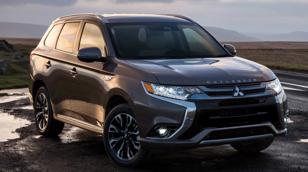 Названы самые популярные подержанные кроссоверы в Москве и Петербурге