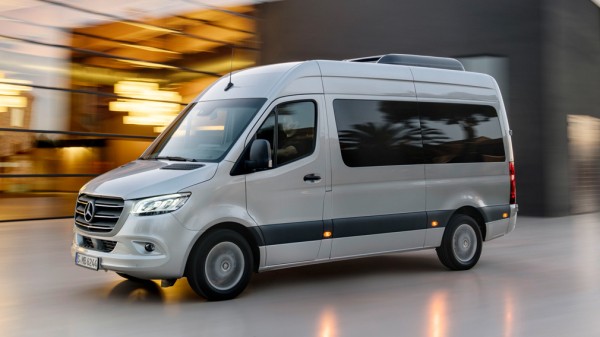 Mercedes-Benz отзывает в России 352 автомобиля