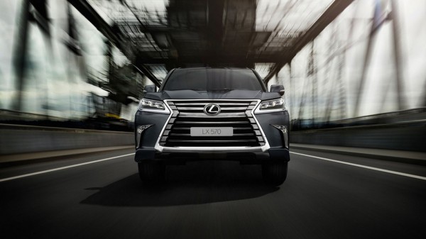 Внедорожник Lexus LX получил две спецверсии в РФ